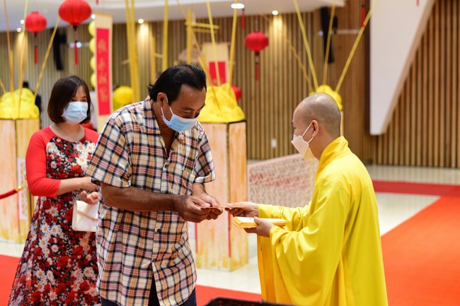 Chùm ảnh mồng một Tết Nhâm Dần